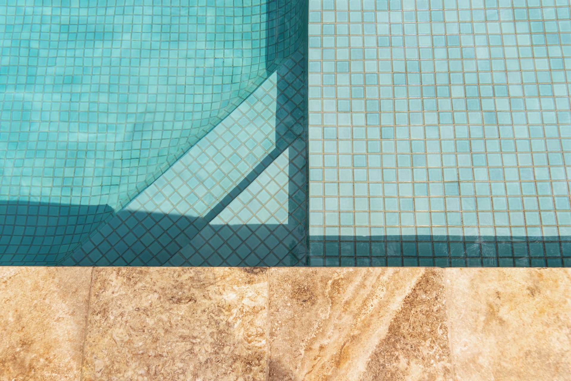 Comment choisir le bon revêtement pour sa piscine en fonction de votre climat ?